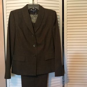 Joneswear Business pants suit